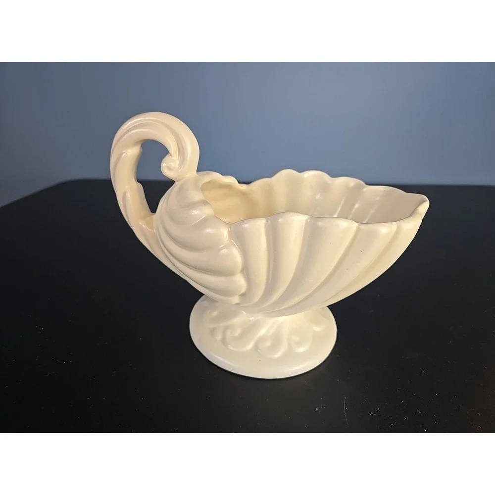 Vintage Royal Haeger Ivory White Ceramic Cornucopia Footed Planter Vase 8 x 6 in